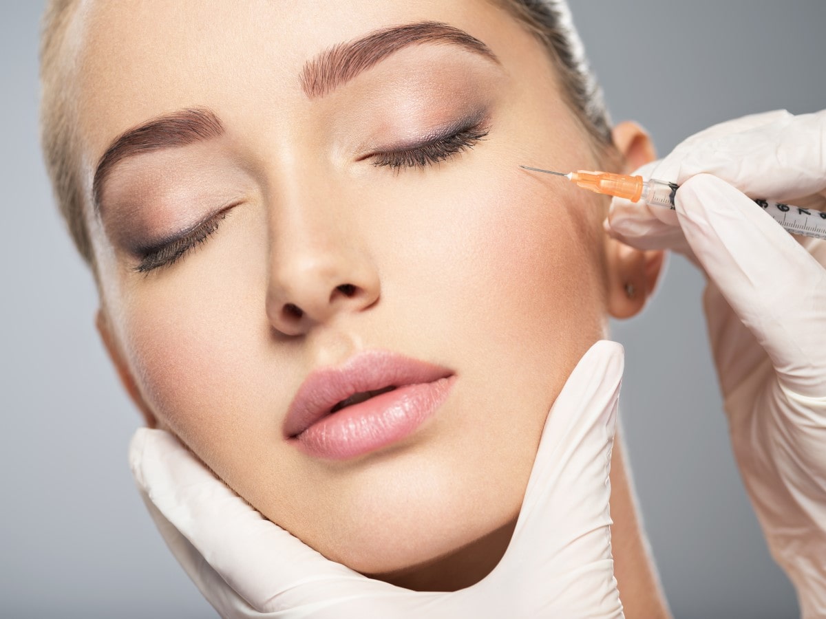 woman receiving injectable to smooth skin